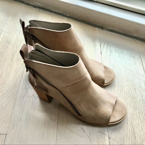Akira Nude Open Toe Booties with Zippers - Picture 4 of 10